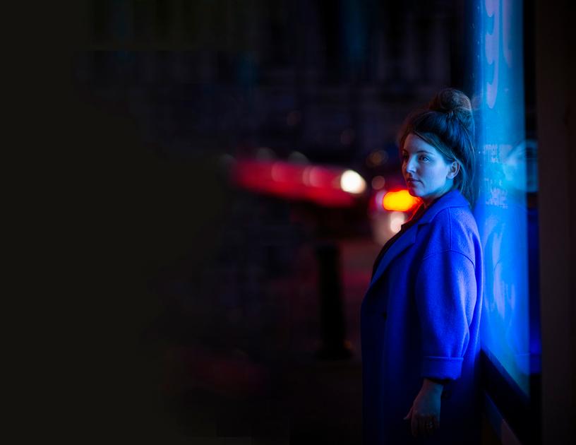 Lize Spit ontsteekt een literair lichtje in donkere dagen met ‘Ik ben